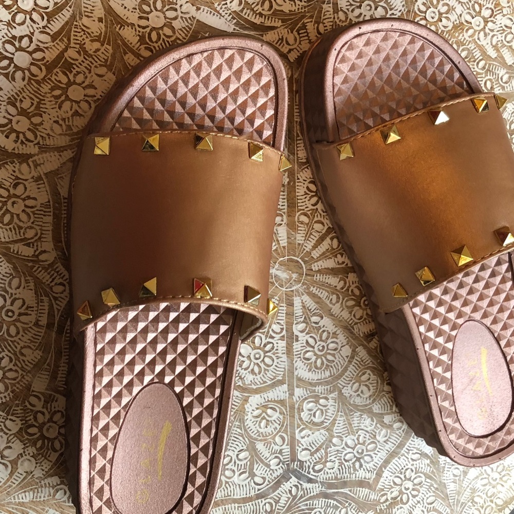 NWT Trendy Rose Gold Chunky Studded Summer Sandals - Picture 3 of 11